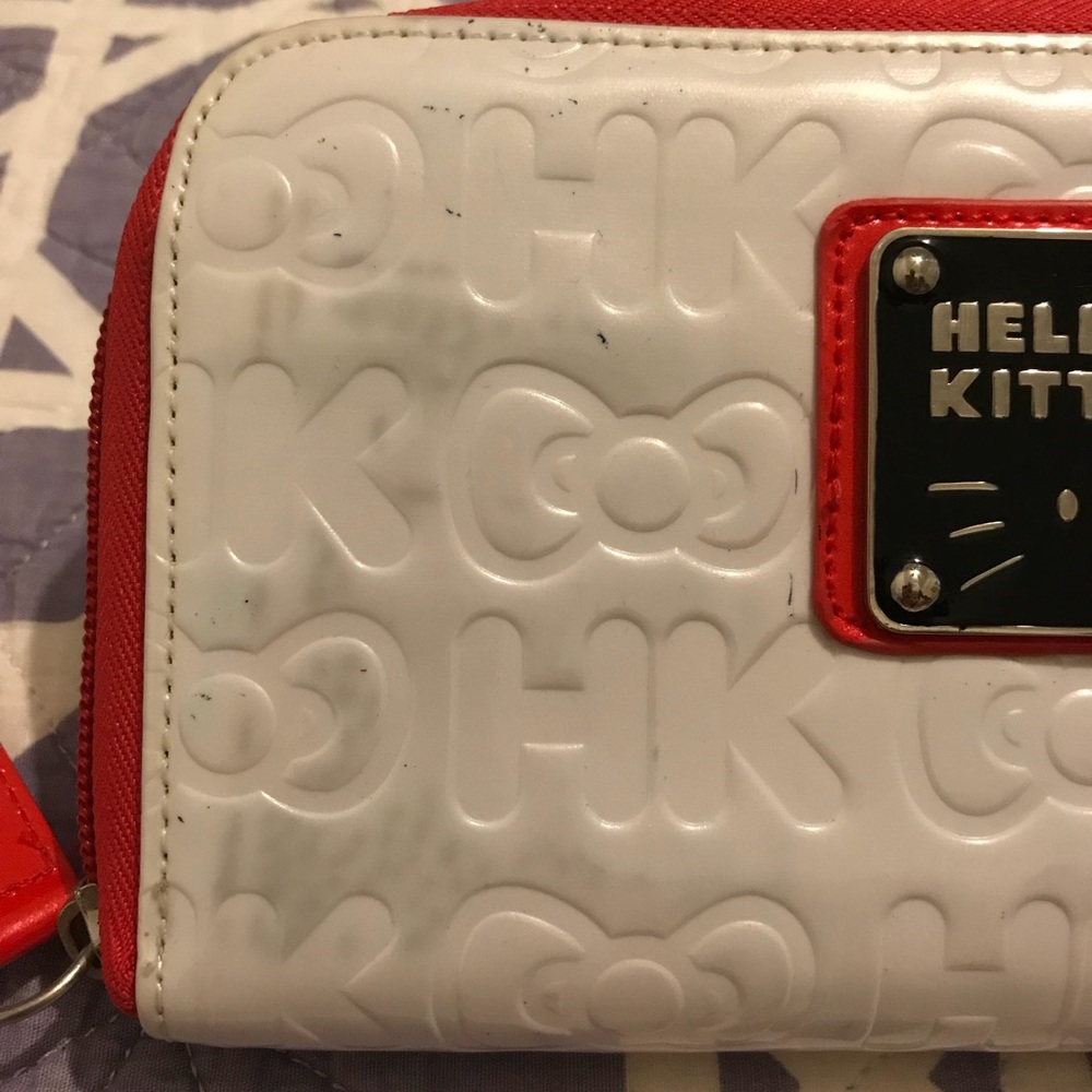 Hello Kitty Wallet - Picture 2 of 5